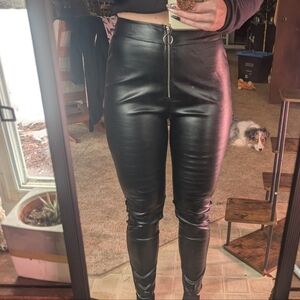 Chic Black Leather Skinny Pants